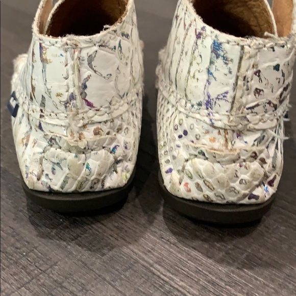 Colorful scales white baby Atlanta moccasin - Picture 6 of 8
